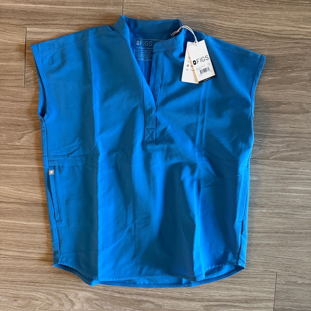 NWT Figs Rafaela Oversized Scrub Top Capri Blue size XXS - Picture 2 of 4